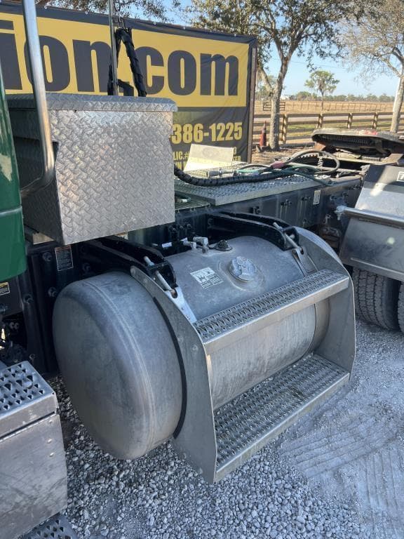 Image of Peterbilt 567 equipment image 1