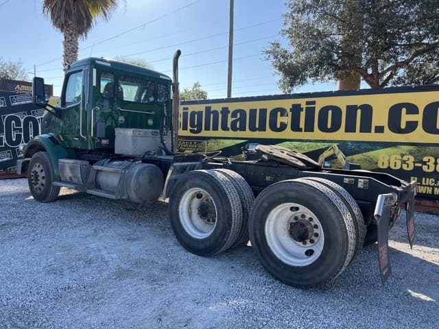 Image of Peterbilt 567 equipment image 3