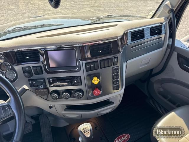 Image of Peterbilt 567 equipment image 3