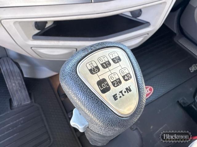 Image of Peterbilt 567 equipment image 4