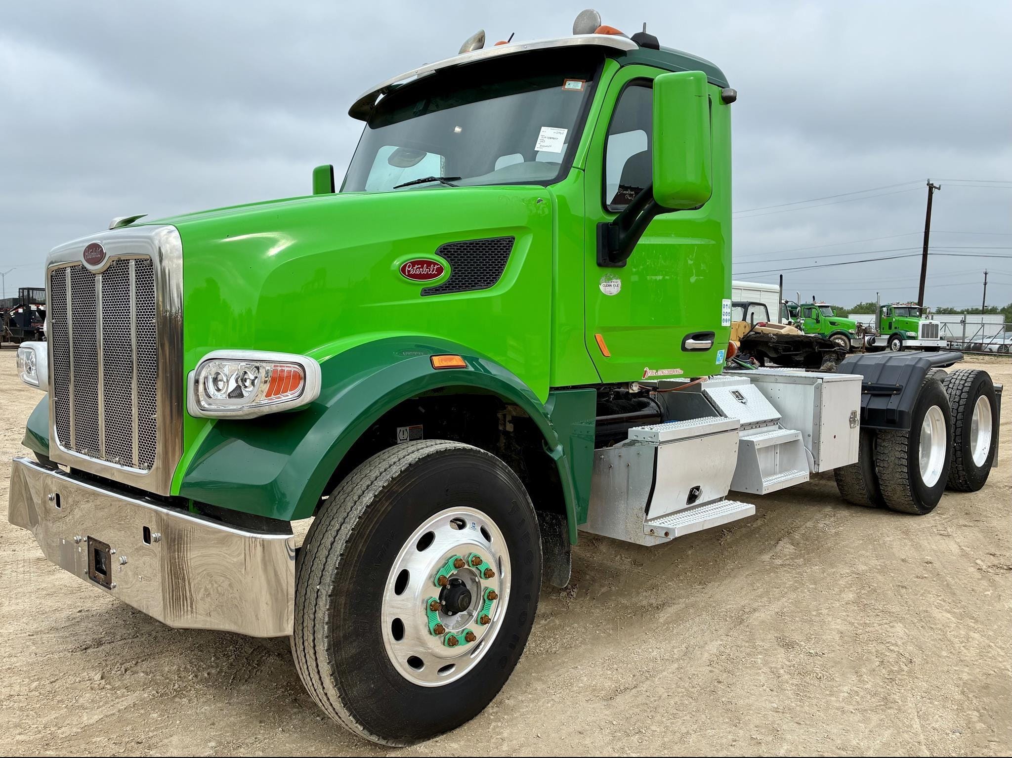 2019 Peterbilt 567 Equipment Image0
