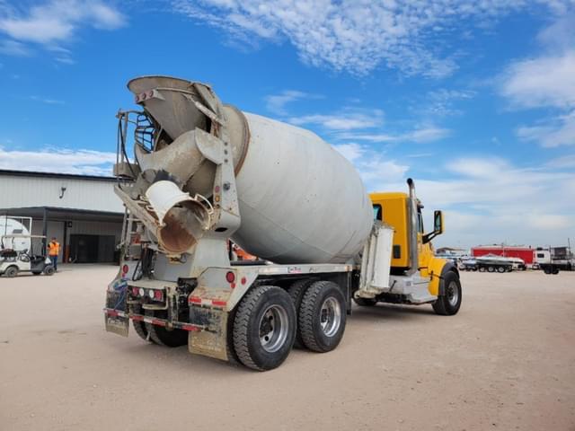 Image of Peterbilt 567 equipment image 4