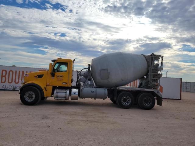 Image of Peterbilt 567 equipment image 1