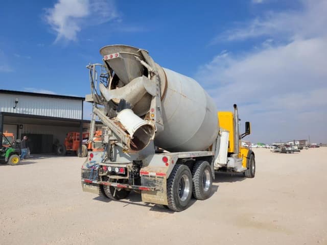 Image of Peterbilt 567 equipment image 4