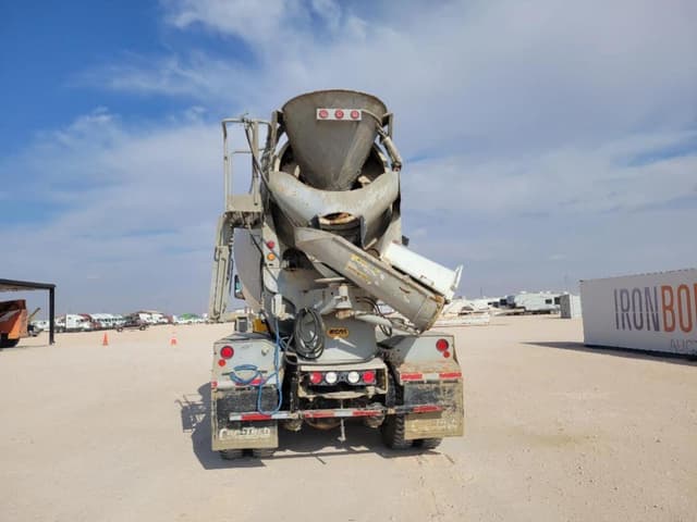 Image of Peterbilt 567 equipment image 3