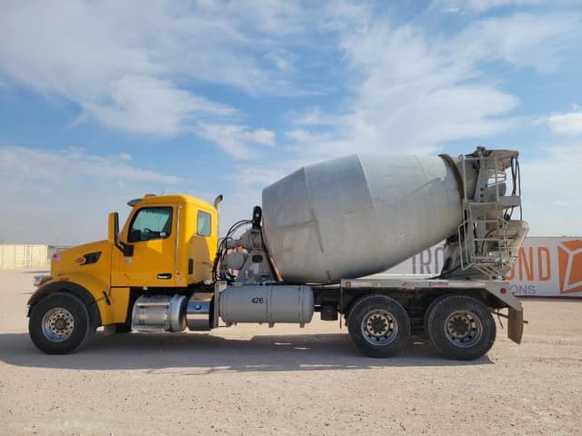 Image of Peterbilt 567 equipment image 1