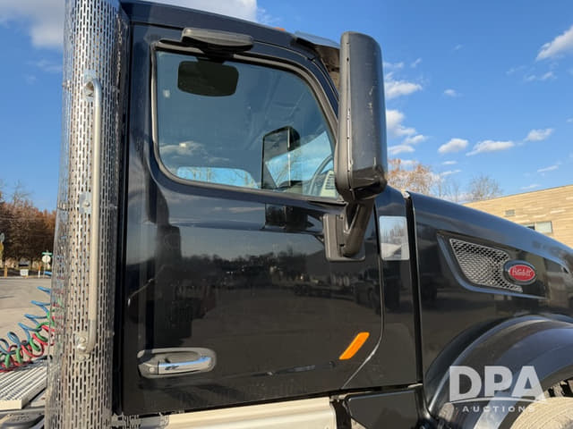Image of Peterbilt 567 equipment image 4