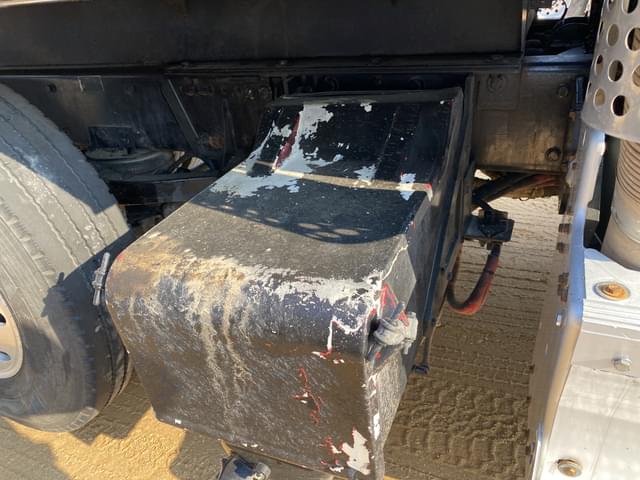 Image of Peterbilt 567 equipment image 4