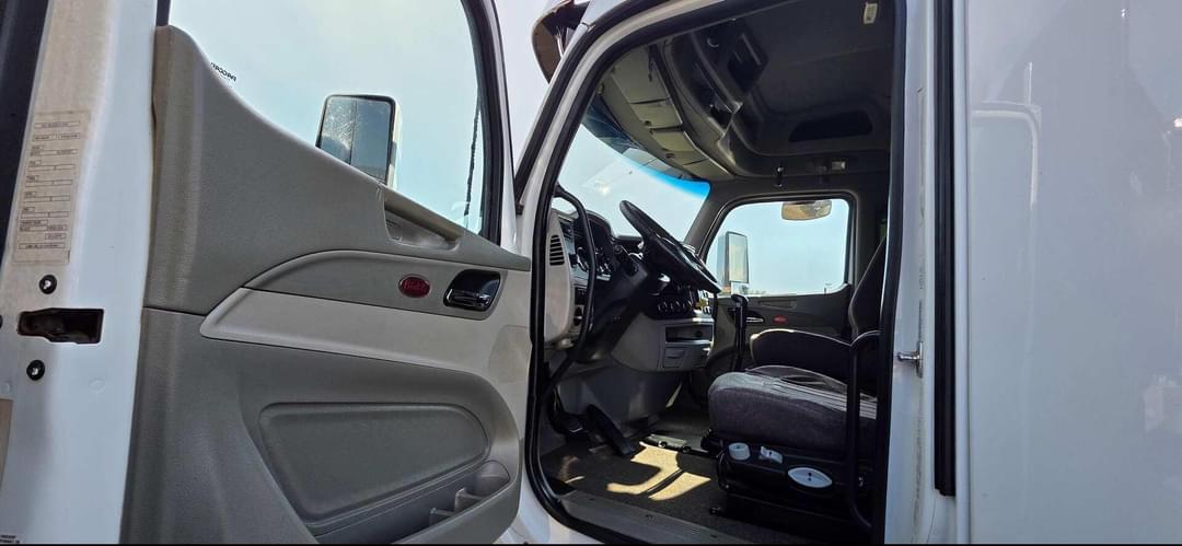 Image of Peterbilt 567 Primary image