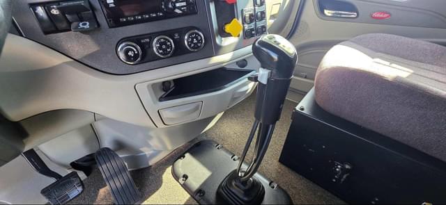 Image of Peterbilt 567 equipment image 2
