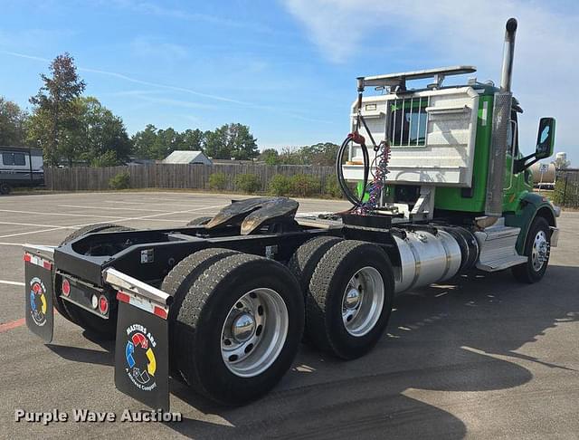 Image of Peterbilt 567 equipment image 4