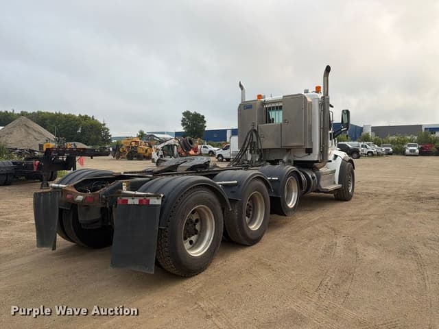 Image of Peterbilt 567 equipment image 4