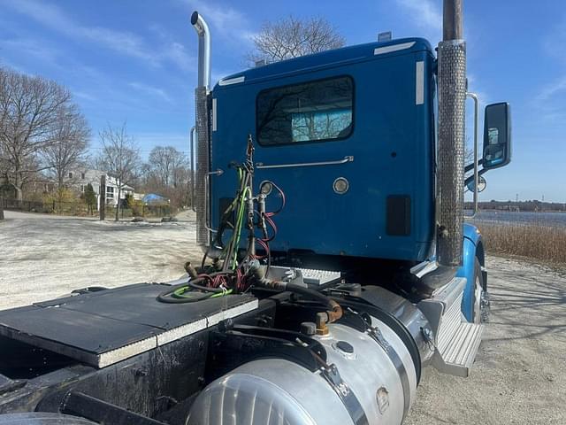 Image of Peterbilt 567 equipment image 4