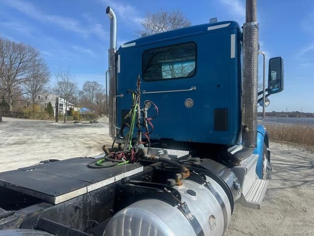 Image of Peterbilt 567 equipment image 4