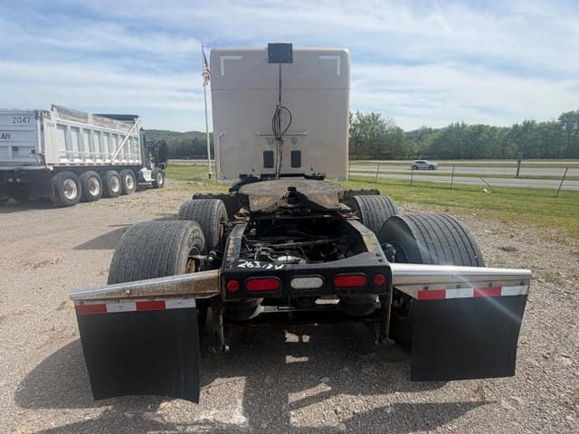 Image of Peterbilt 567 equipment image 4