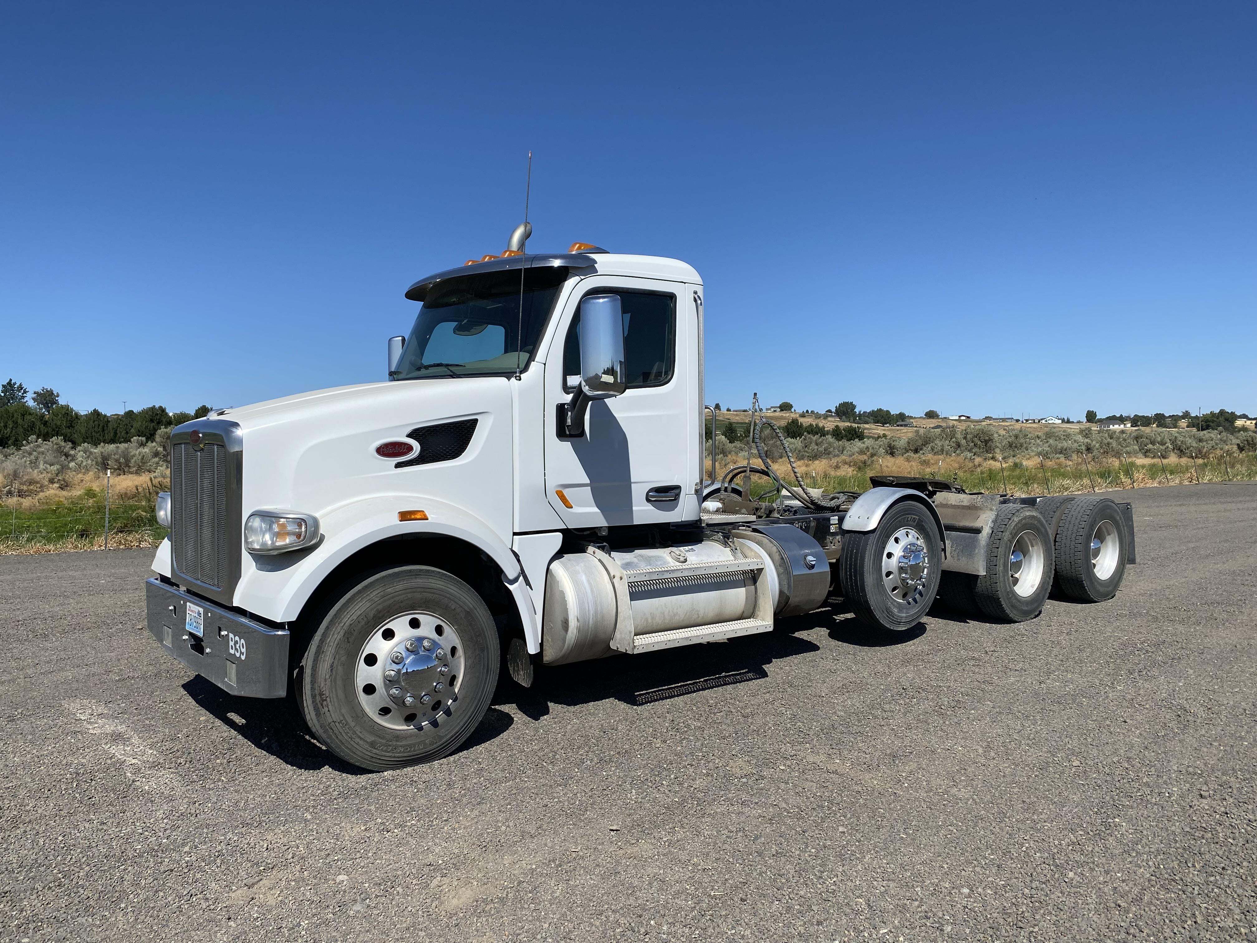 Main image Peterbilt 567