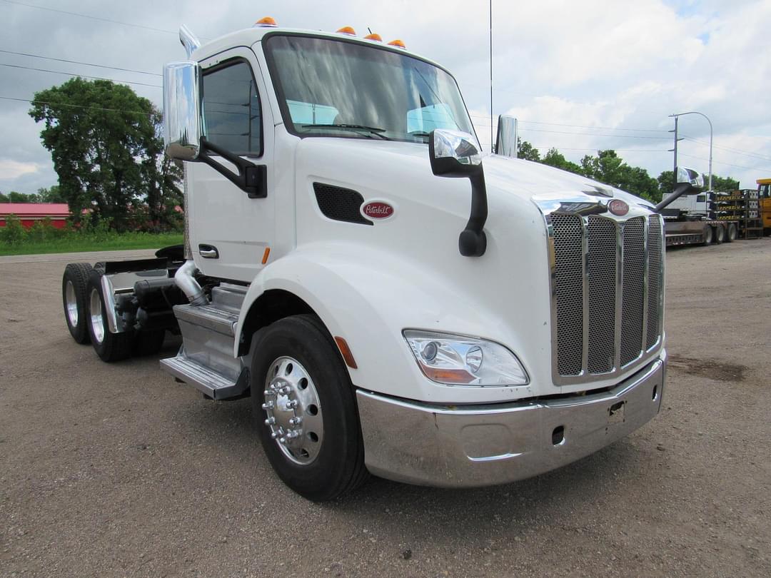 Image of Peterbilt 579 Primary image