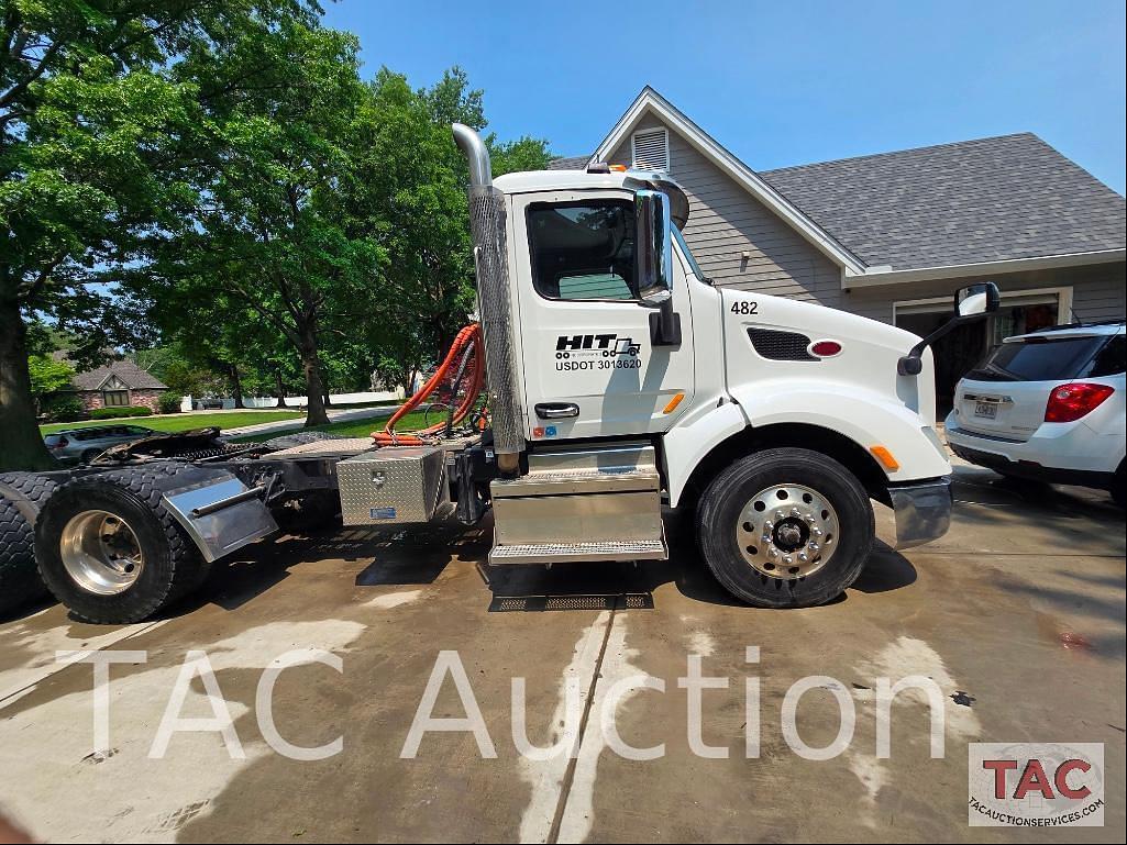 Image of Peterbilt 579 Primary image