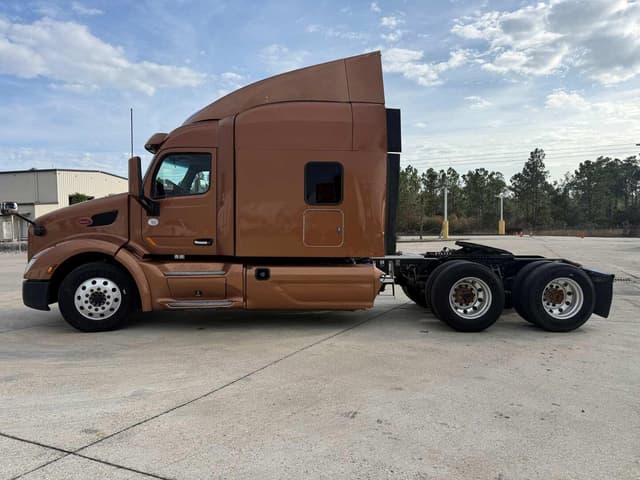 Image of Peterbilt 579 equipment image 1