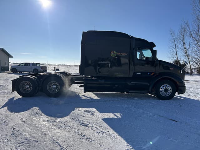 Image of Peterbilt 579 equipment image 3