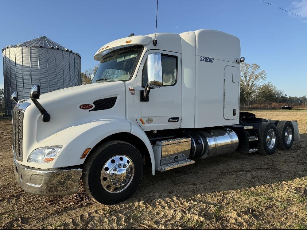 2019 Peterbilt 579 Equipment Image0