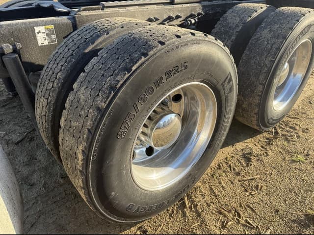 Image of Peterbilt 579 equipment image 4