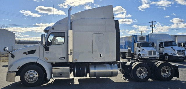 Image of Peterbilt 579 equipment image 1