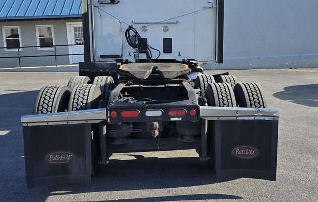 Image of Peterbilt 579 equipment image 4
