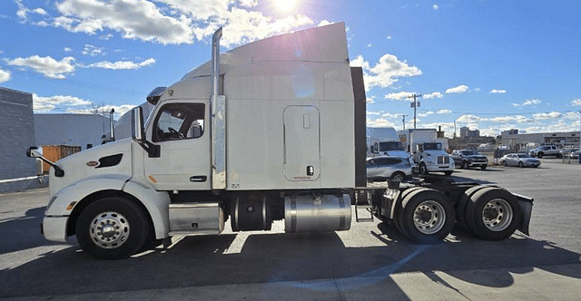 Image of Peterbilt 579 equipment image 1