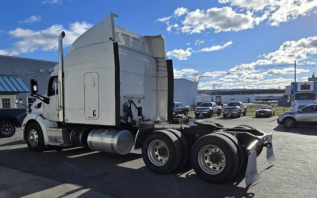 Image of Peterbilt 579 equipment image 2