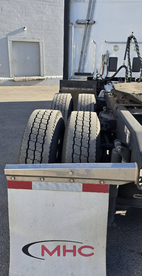 Image of Peterbilt 579 equipment image 2