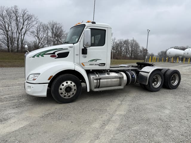 Image of Peterbilt 579 equipment image 1