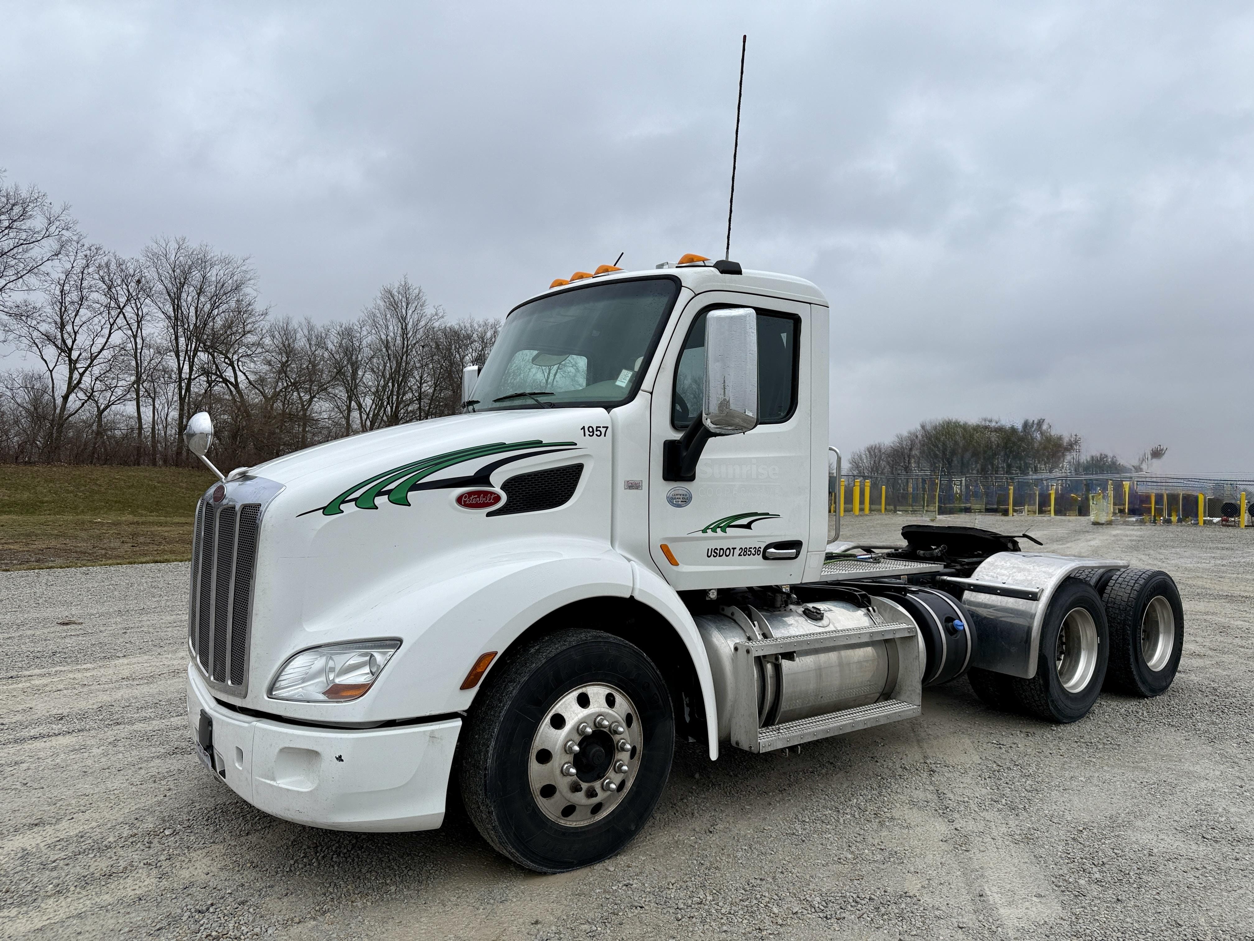 2019 Peterbilt 579 Equipment Image0