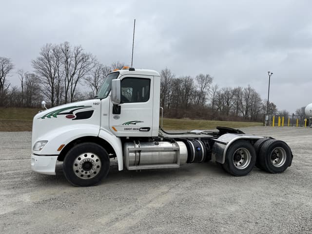 Image of Peterbilt 579 equipment image 2