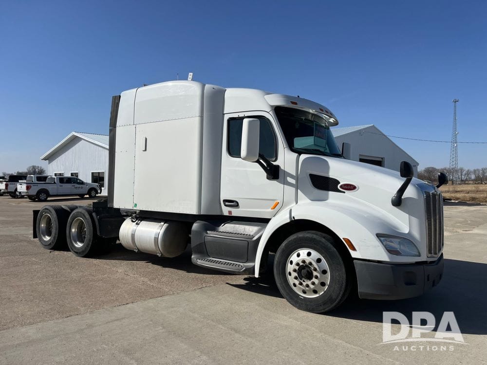 2019 Peterbilt 579 Equipment Image0