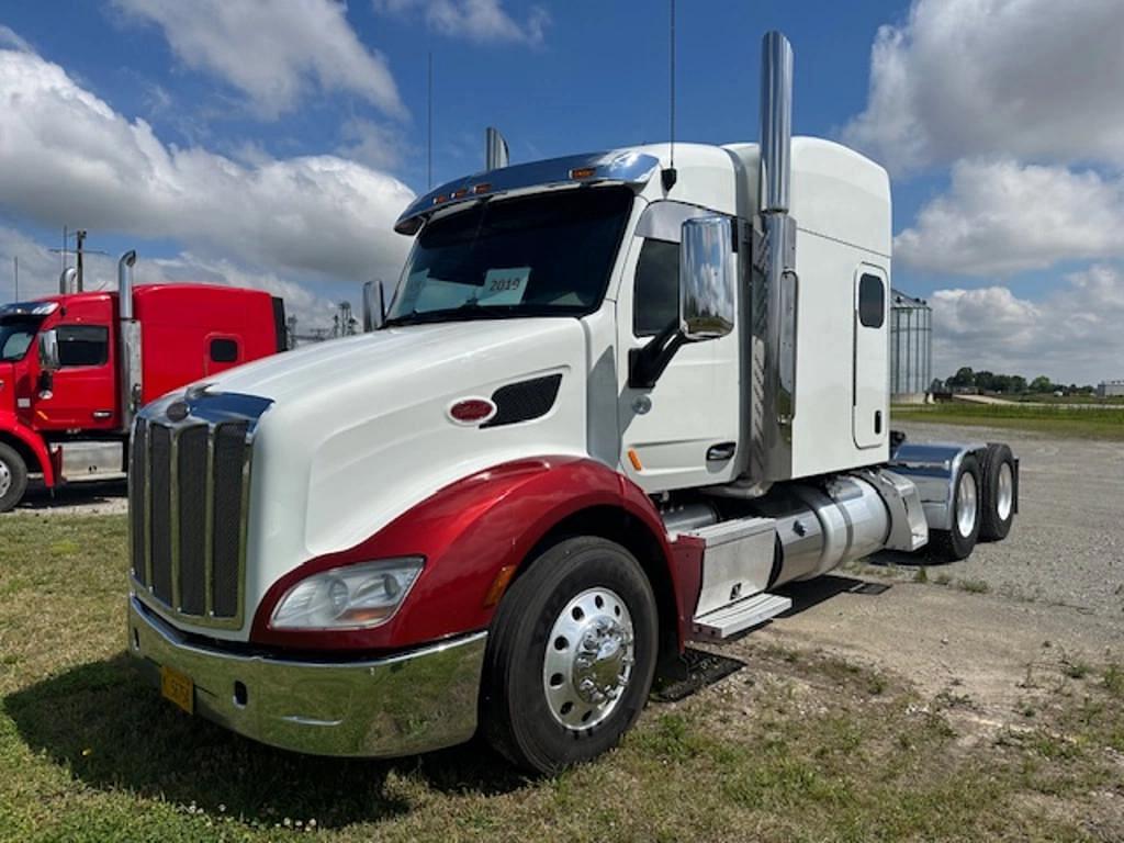 Image of Peterbilt 579 Primary image