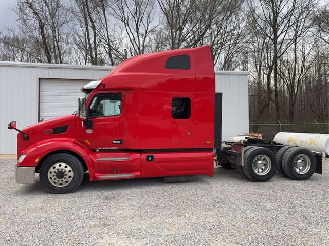 Image of Peterbilt 579 equipment image 1