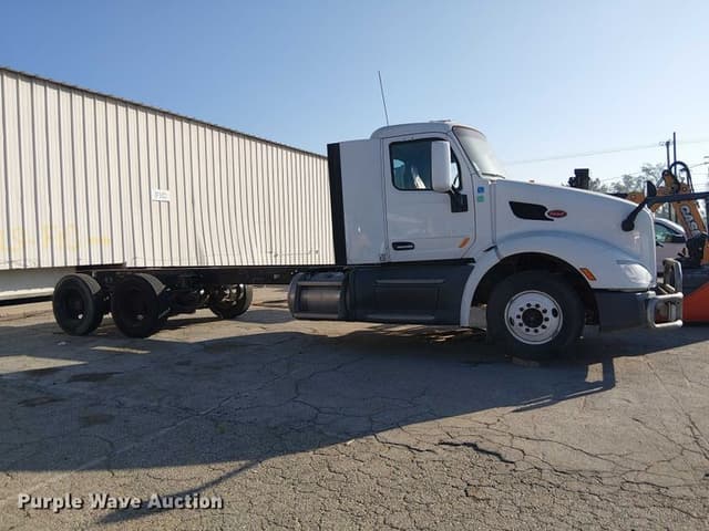 Image of Peterbilt 579 equipment image 3