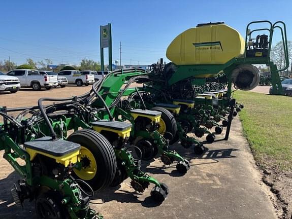 Image of John Deere 1725 equipment image 2