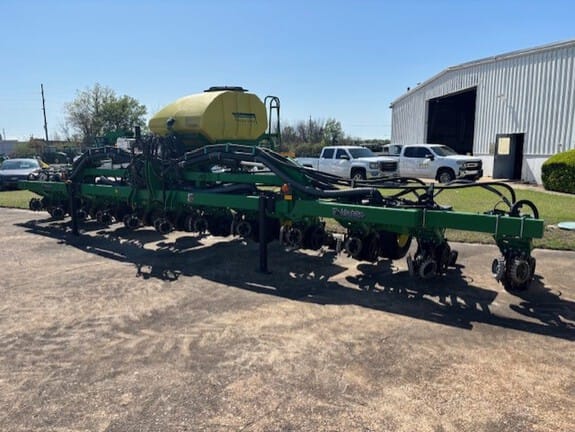 2019 John Deere 1725 Equipment Image0