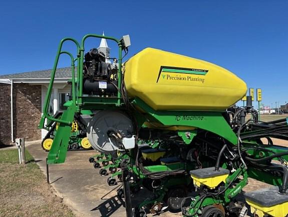 Image of John Deere 1725 equipment image 4