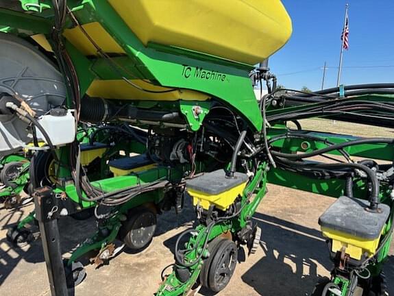Image of John Deere 1725 equipment image 3