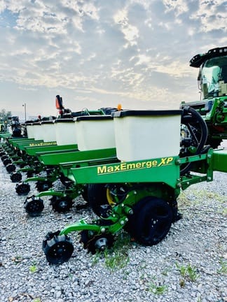 Main image John Deere 1720