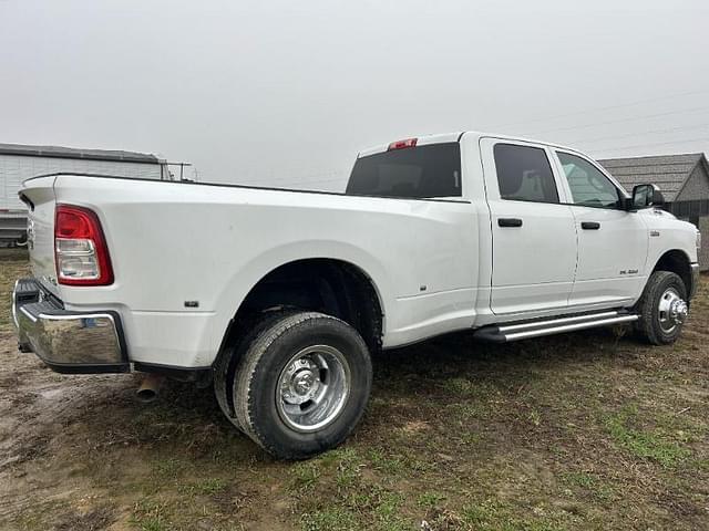 Image of Dodge Ram 3500 equipment image 2