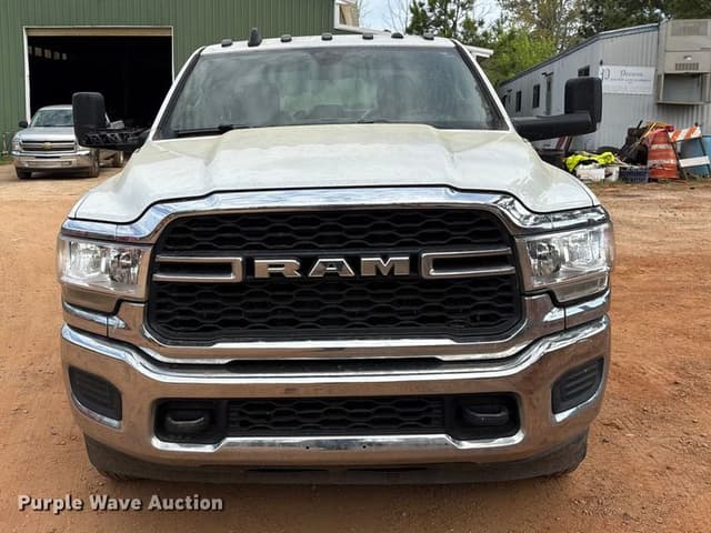 Image of Dodge Ram 3500 equipment image 4