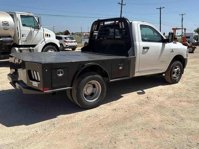 Image of Dodge Ram 3500HD equipment image 3