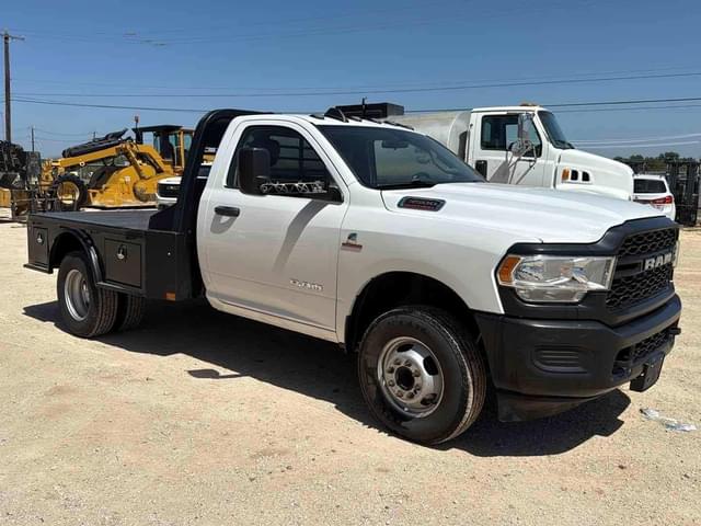 Image of Dodge Ram 3500HD equipment image 2