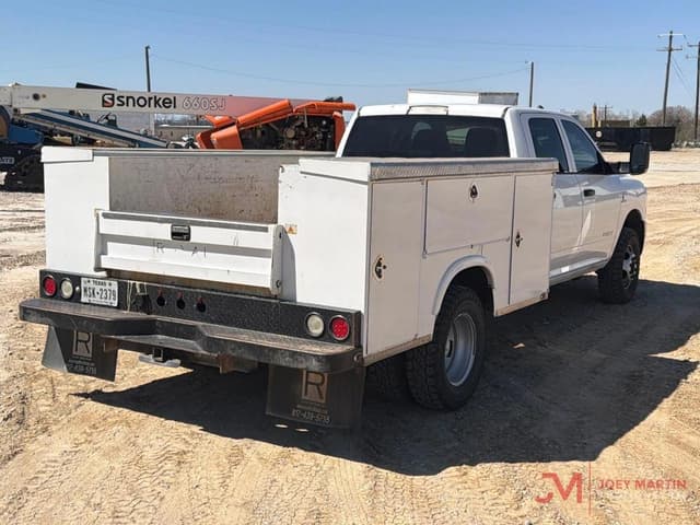 Image of Dodge Ram 3500HD equipment image 2