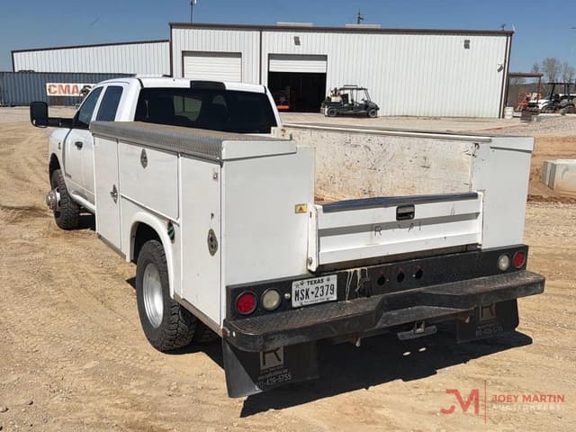 Image of Dodge Ram 3500HD equipment image 3