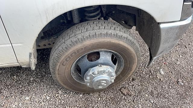 Image of Dodge Ram 3500 equipment image 3